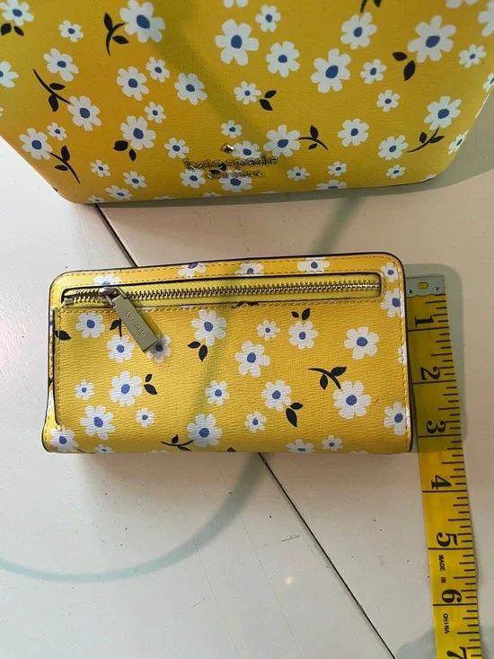 Kate Spade Darcy bucket bag and wallet
Yellow floral - Picture 3 of 10
